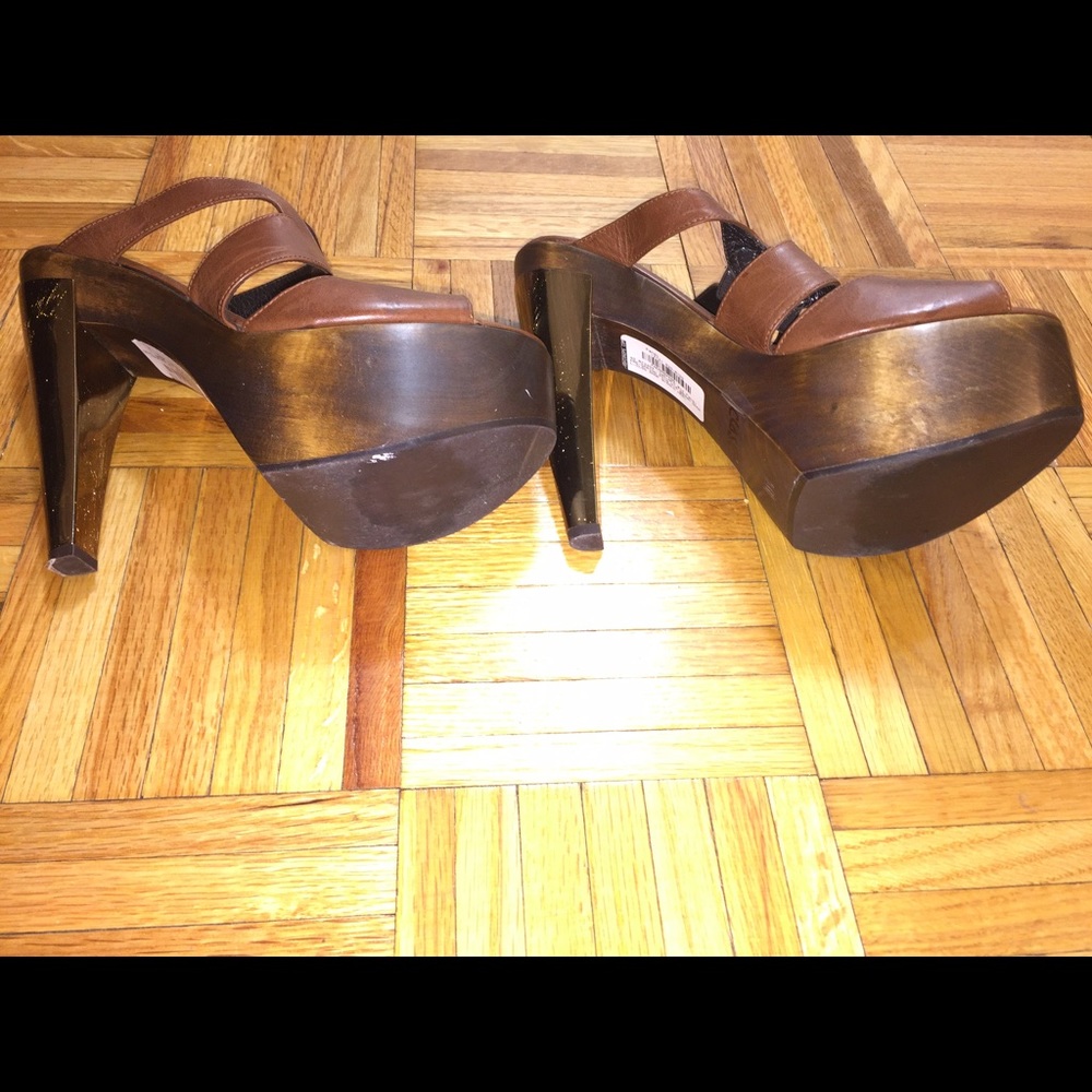 Brown and gold Fendi clog - Picture 3 of 4