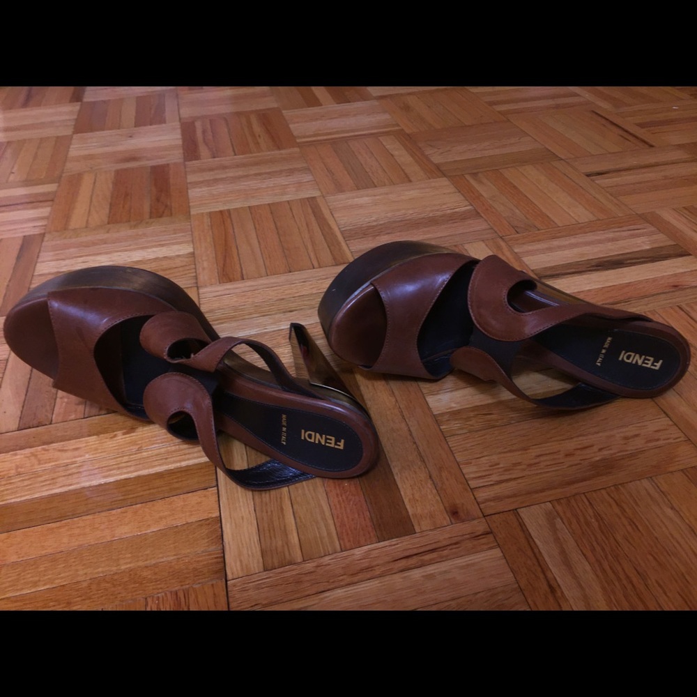 Brown and gold Fendi clog - Picture 4 of 4