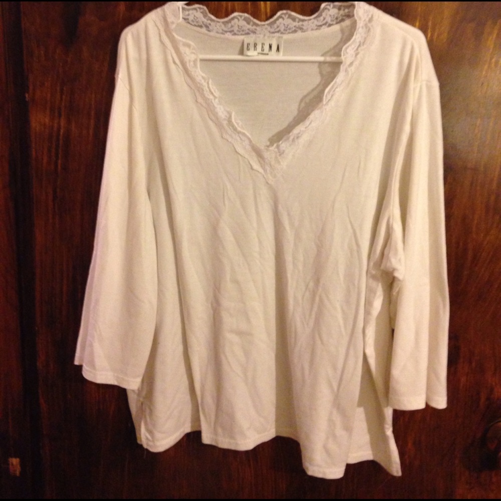 White 3/4 sleeve shirt with lace neck line