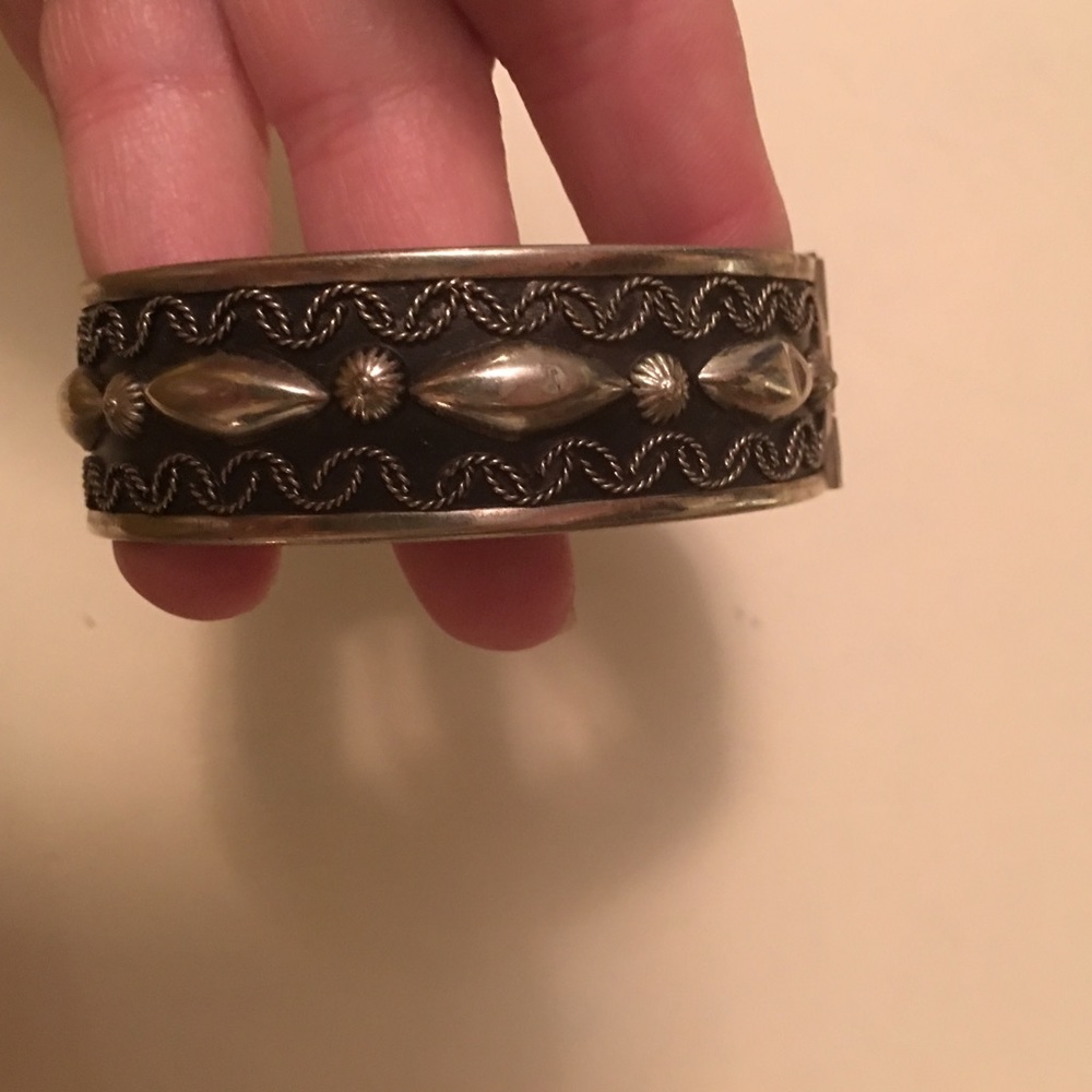 Silver bangle - Picture 2 of 4