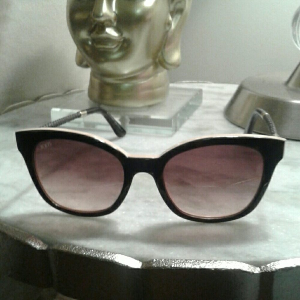Nwot Tod's sunglasses