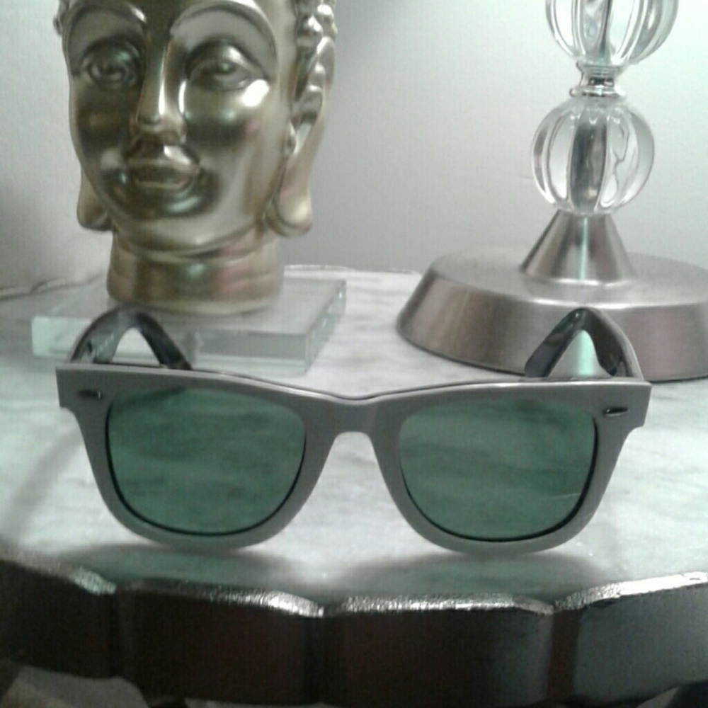 Nwot Ray-Ban wayfarer
