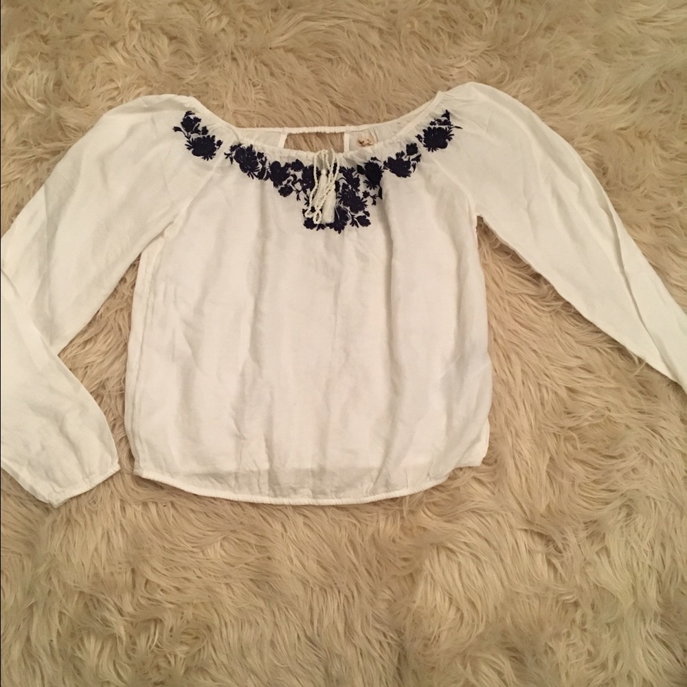 Holister NWOT white flowy top