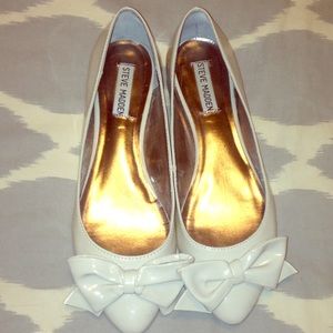 Steve Madden Patent Bow Flats