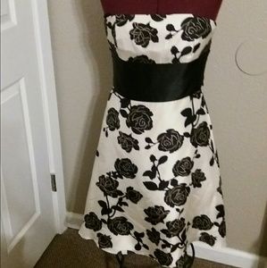 Like New White House Black Market Dress