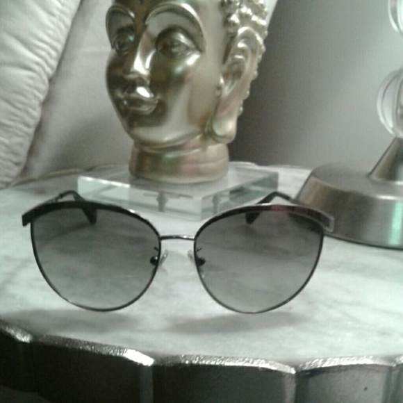 Coach sunglasses - Picture 1 of 3