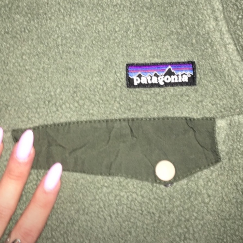 🛑SOLD🛑 Padagonia army green pull over
