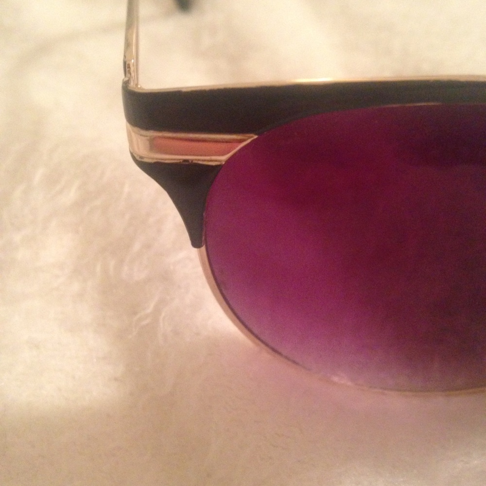 Sunglasses ✨ - Picture 2 of 2