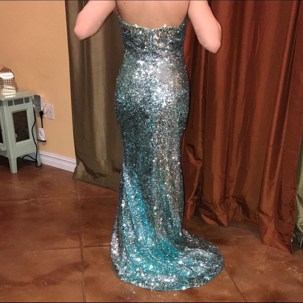 Tony bowls formal size 6!