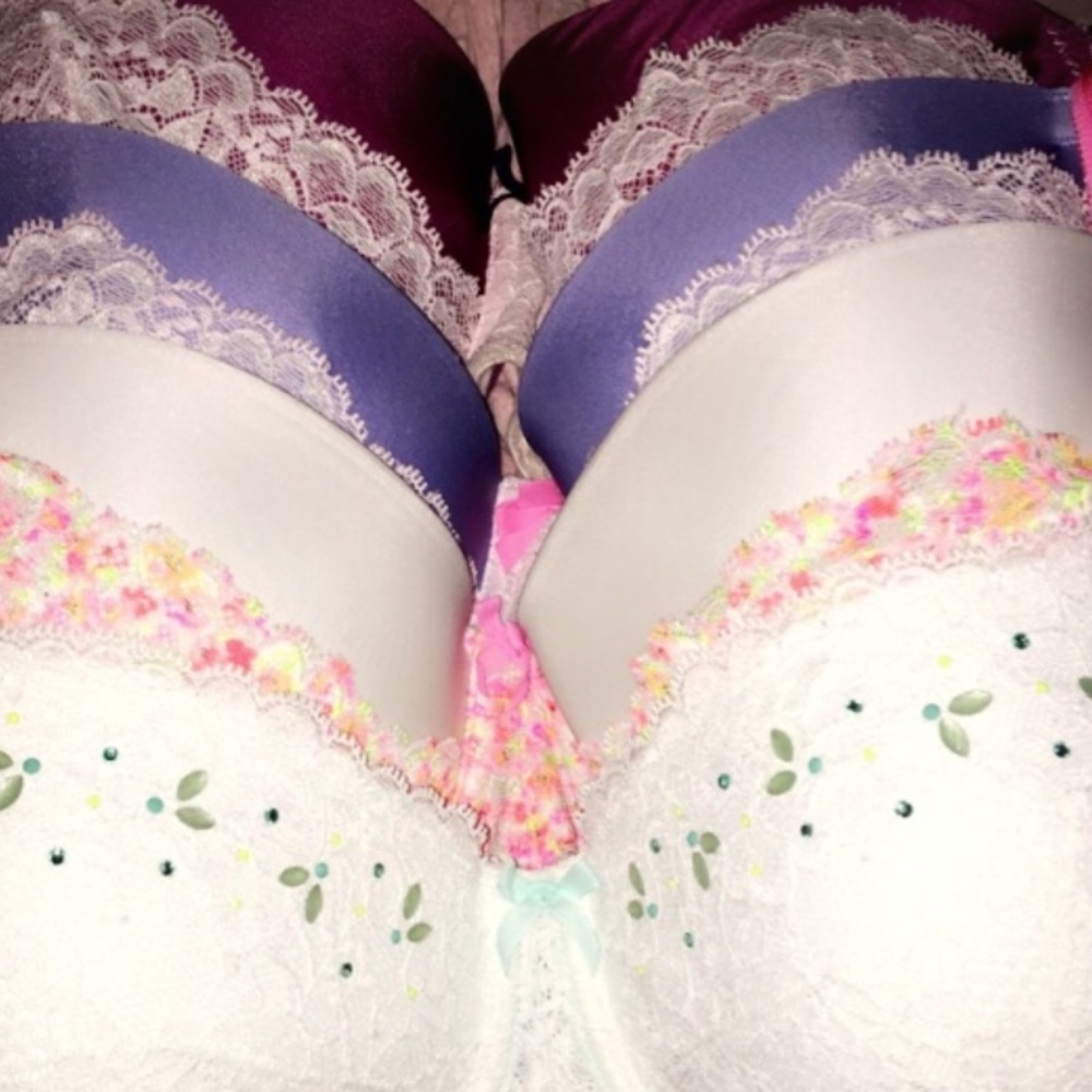 🛑SOLD🛑 VS bras mint condition from SEMI SALE