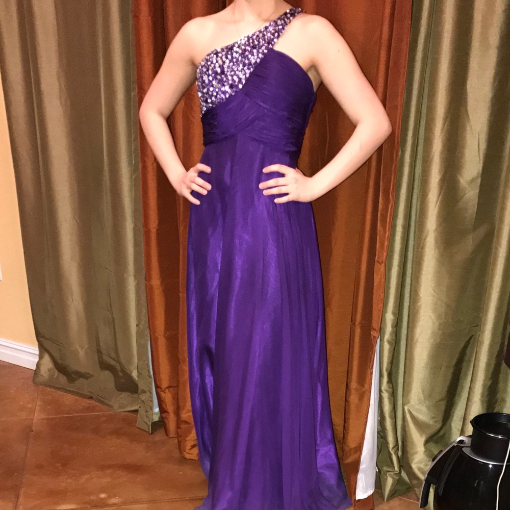 Beaded one shoulder purple gown 😌