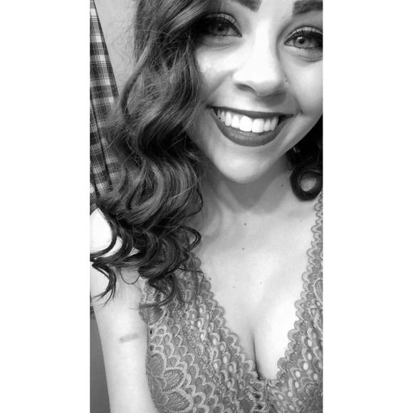 Meet your Posher, Sierra - Picture 1 of 1