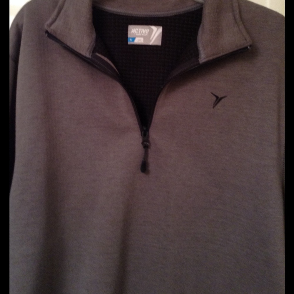 Men's half zip active ware pullover like brand new
