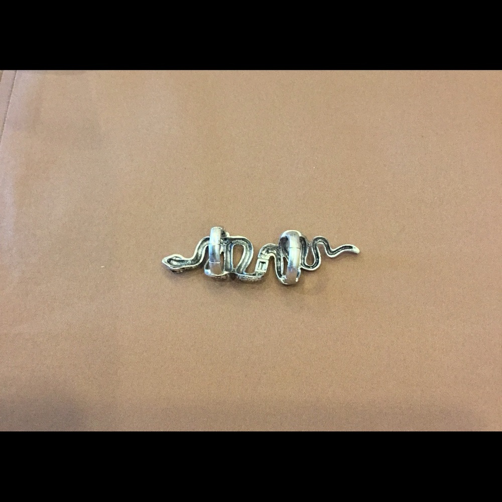 SOLD Ring snake OS. Silver colored with black eyes - Picture 3 of 5