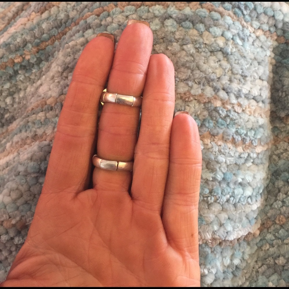 SOLD Ring snake OS. Silver colored with black eyes - Picture 4 of 5