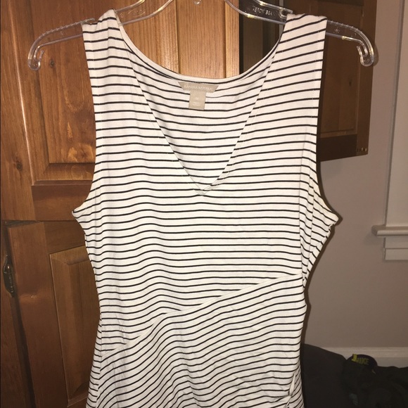 Banana Republic Tops - V-neck, side ruched shell.