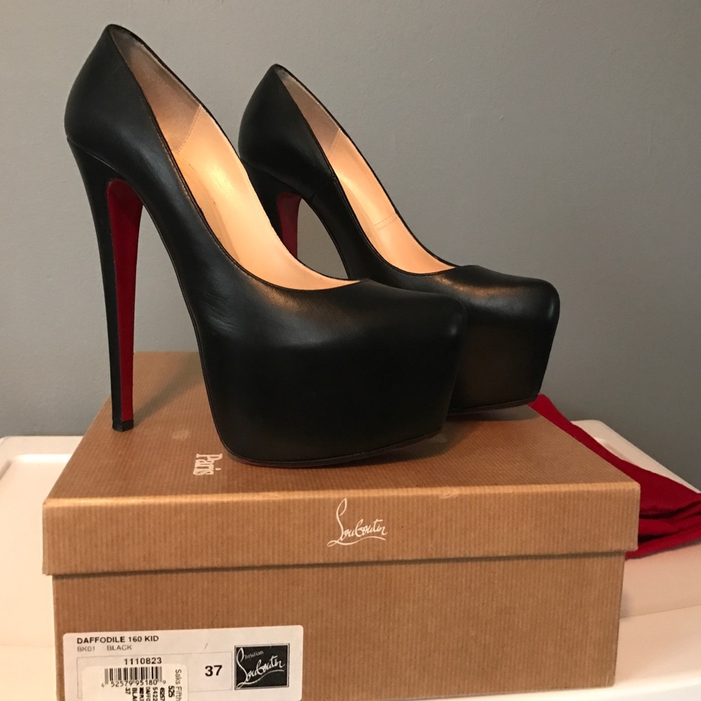 🔻SOLD‼️Christian Louboutin Daffodile (size 37)