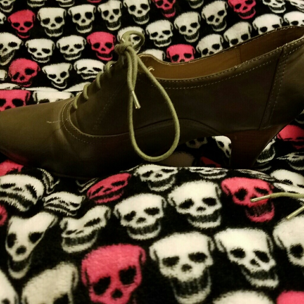 Nine West Retro Heels Size 10