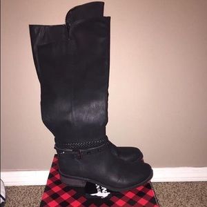 Black boots , worn 2 times . Originally $90,