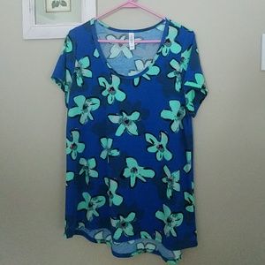 GORGEOUS lularoe classic T!!