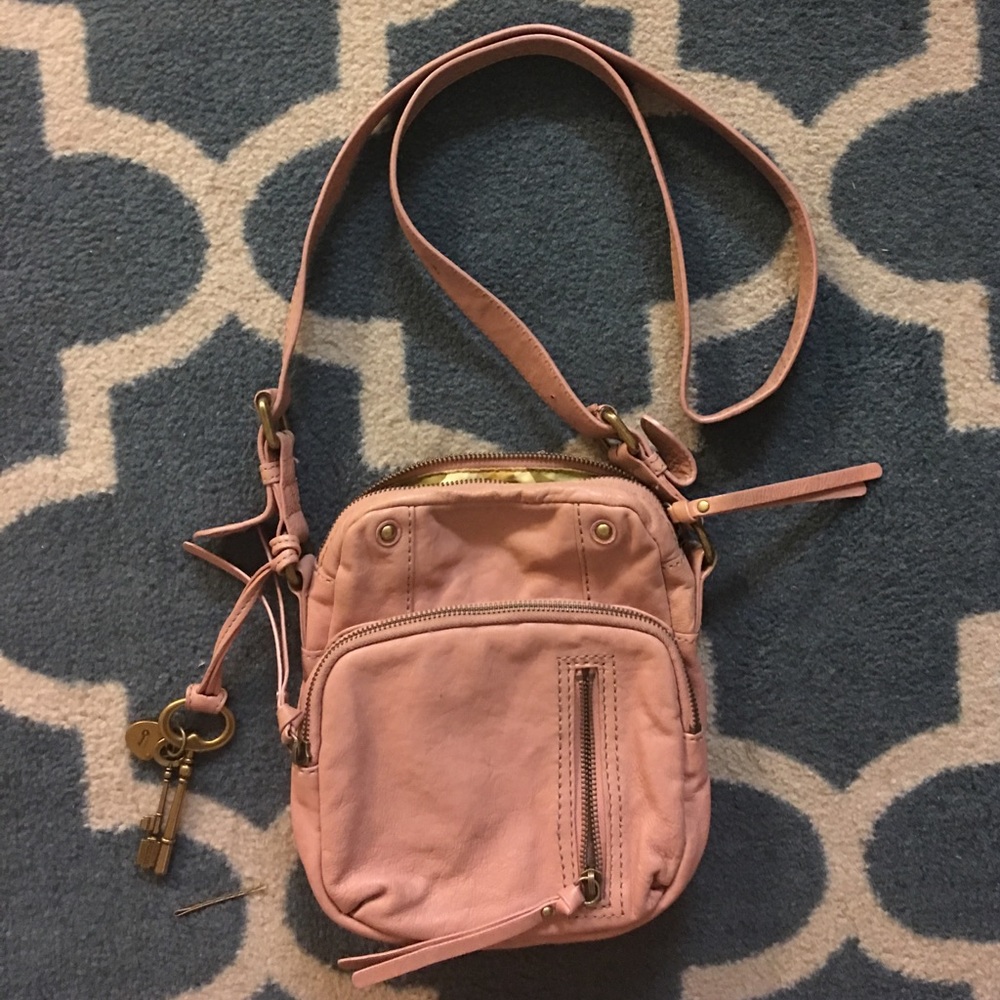 Fossil baby link leather crossbody, priced to sell