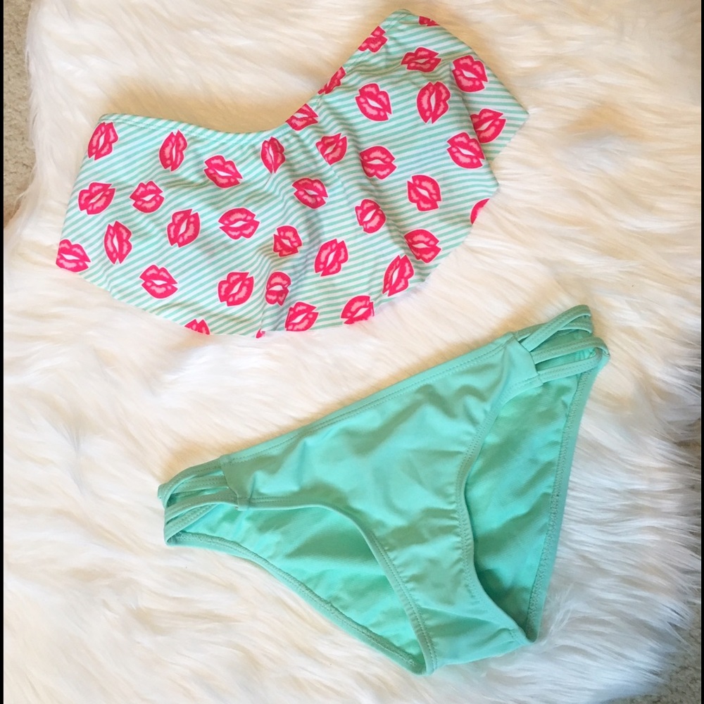 New Red lips and turquoise Swim