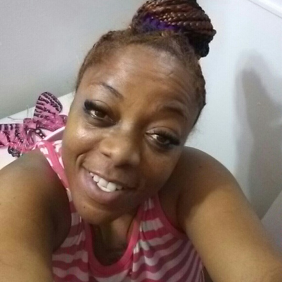 Meet your Posher, Tara - Picture 1 of 1