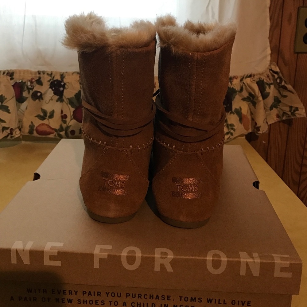 Toms Zahara Suede Convertible Moccasin Bootie - Picture 6 of 6