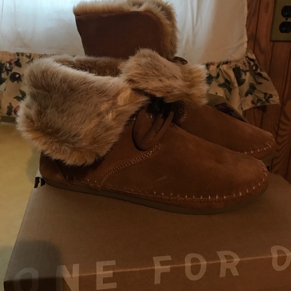 Toms Zahara Suede Convertible Moccasin Bootie - Picture 3 of 6