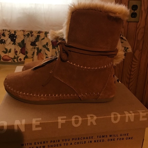 Toms Zahara Suede Convertible Moccasin Bootie - Picture 4 of 6