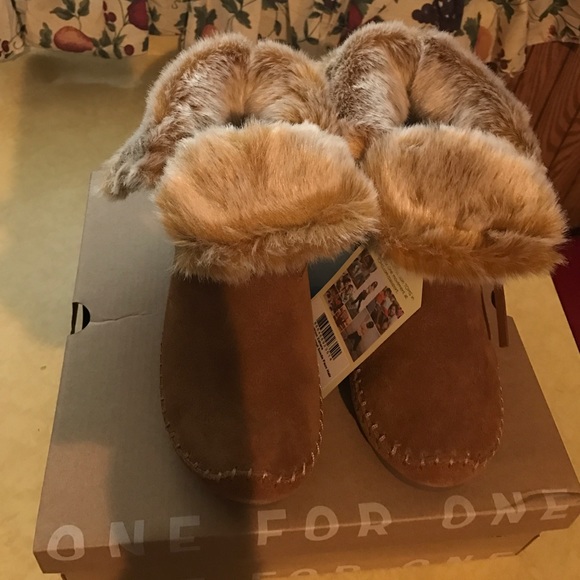 Toms Zahara Suede Convertible Moccasin Bootie - Picture 2 of 6