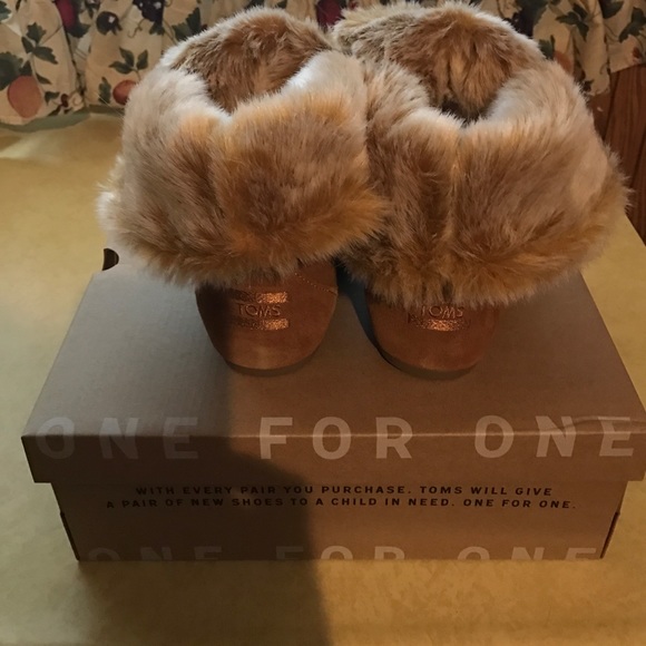 Toms Zahara Suede Convertible Moccasin Bootie - Picture 5 of 6