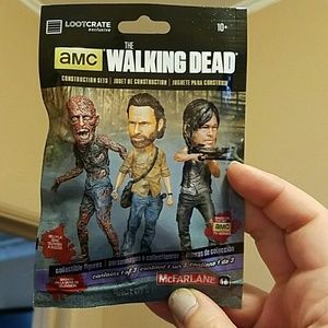 NEW PHOTOS ADDED Walking dead figure