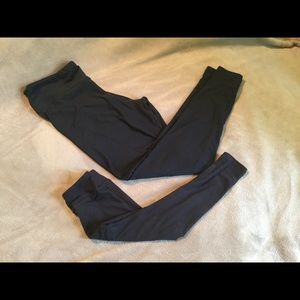 Lularoe matching BLACK TC and s/m leggings.
