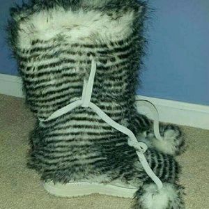 Victoria's Secret Colin Stuart faux fur boots