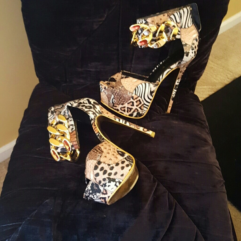Sexy Ankle strap 5 1/2-6in heels