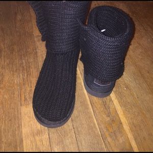 BARELY WORN UGGS!!