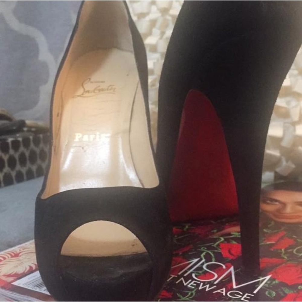 100% Auth Christian Louboutin New Very Privè Heels