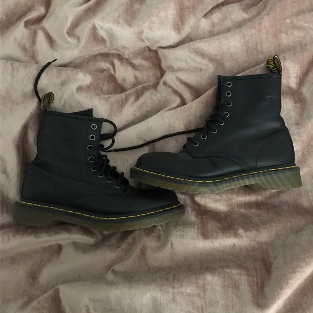 Black Dr. Martens boots size 6
