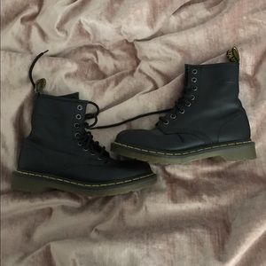 Black Dr. Martens boots size 6