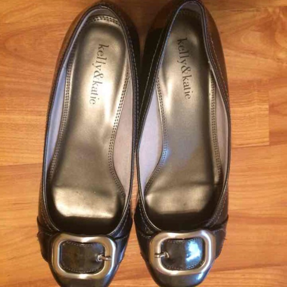 Kelly and Katie gray flats