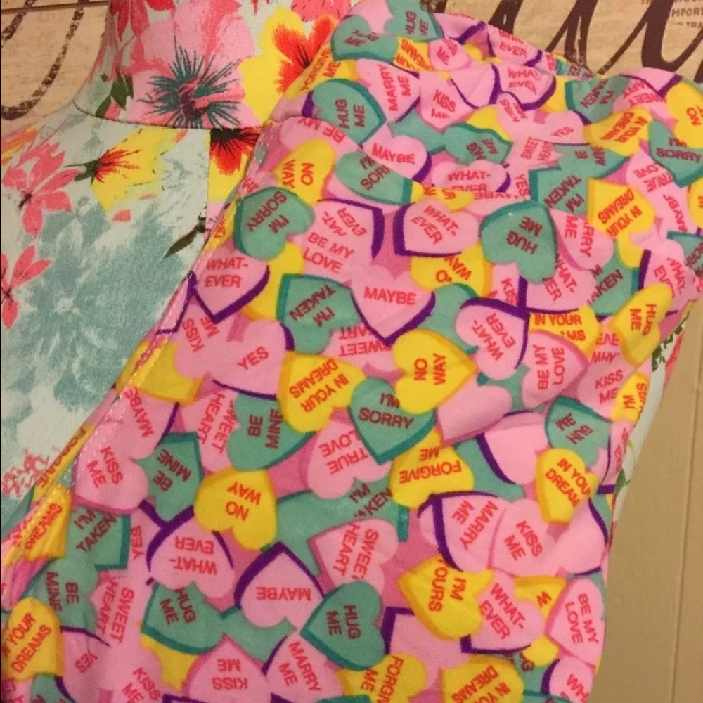 LuLaRoe Candy Hearts Valentines Leggings NWT OS