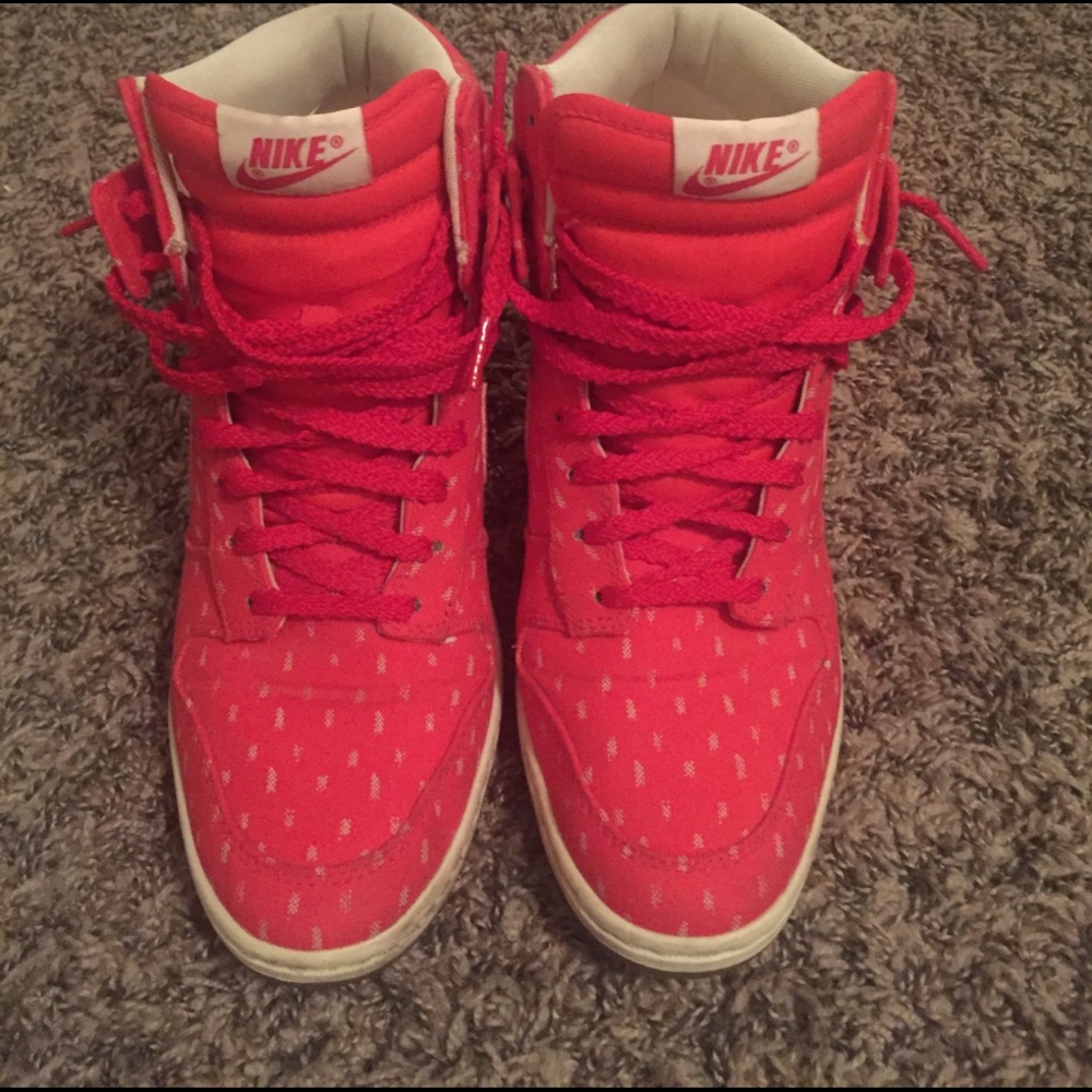 Nike sky high wedge 9.5