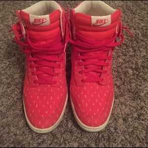 Nike sky high wedge 9.5