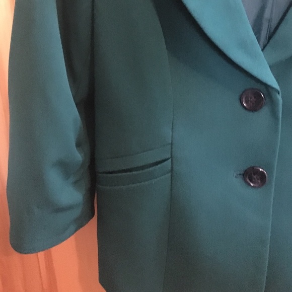 Green Blazer - Picture 3 of 3