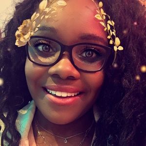 Meet your Posher, Lara