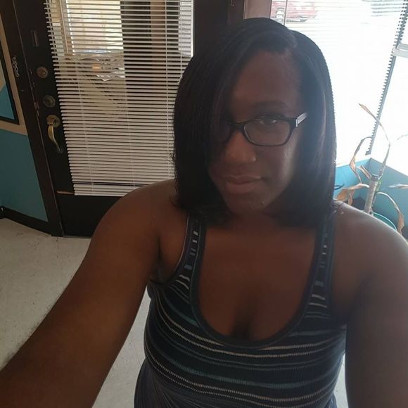 Meet your Posher, Latoya - Picture 1 of 1