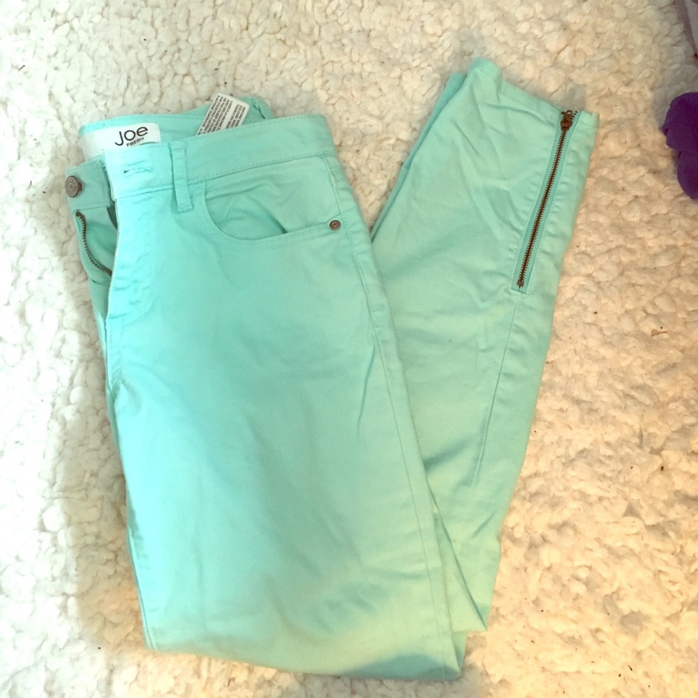 Mint cropped ankle pants! 🌸
