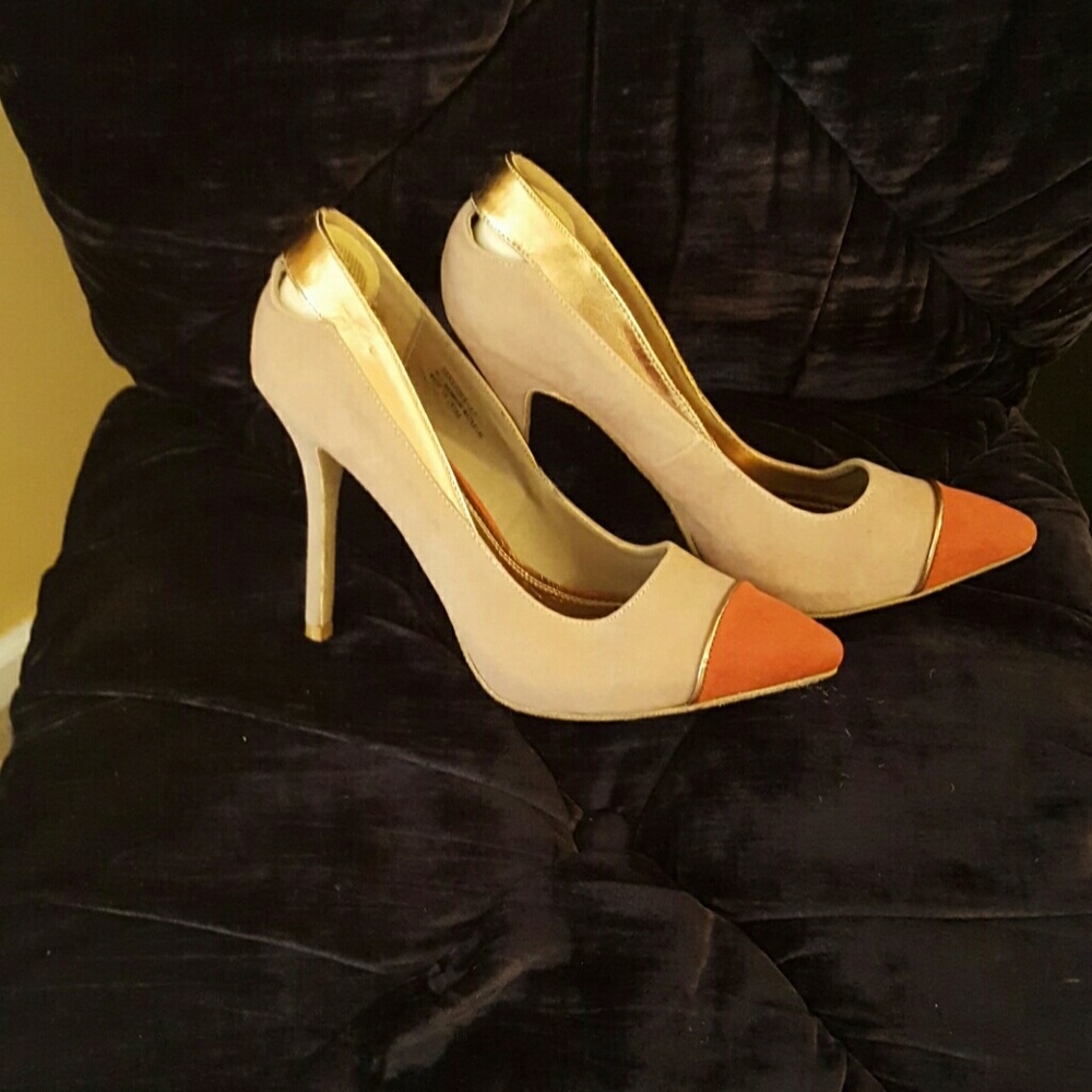 Cute 4in. Heel. Can be dressed up or worn casually