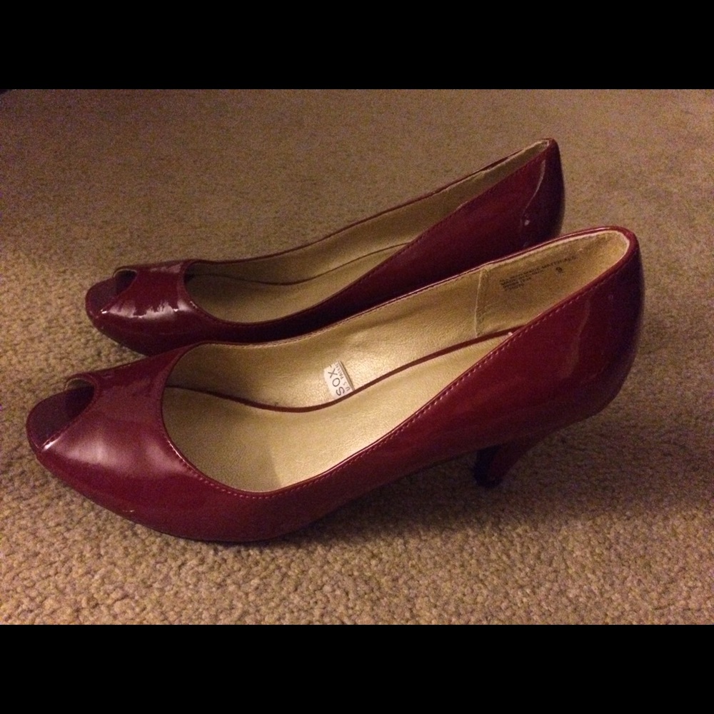 Peel-Toe Mini Heels - Picture 2 of 3